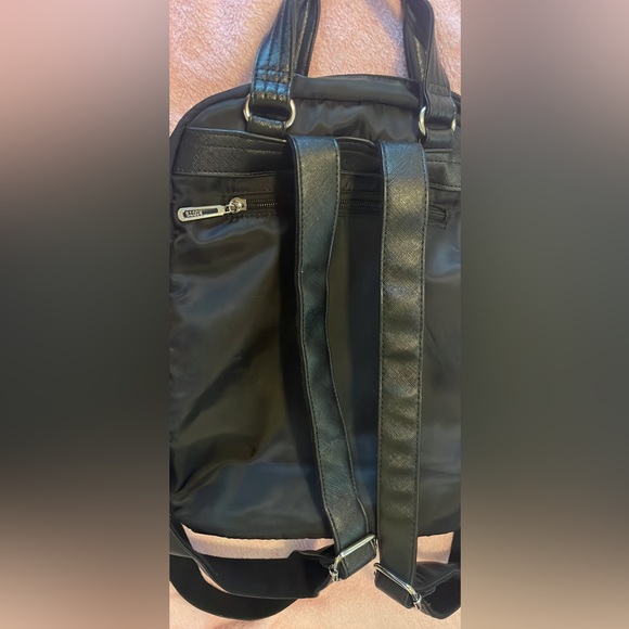 Roots backpack-laptop bag - Picture 3 of 3